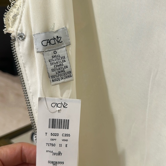 Ivory lace dress - Picture 7 of 10